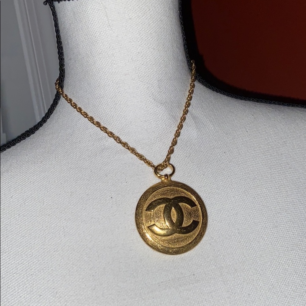 💖Chanel vintage 18k gold plated pendant ONLY!🎀